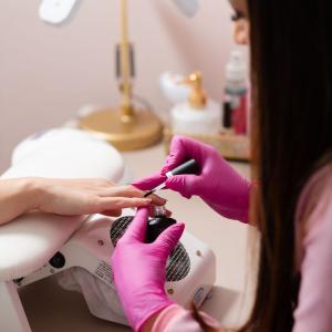 دورة فن الأظافر والنيل آرت