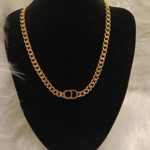 سلسلة نسائية شكل CD
