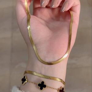 طقم حيه + انسيال فإن كليف اسود