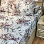 ملايه استيك 3 قطع ابيض في ورود ملونه