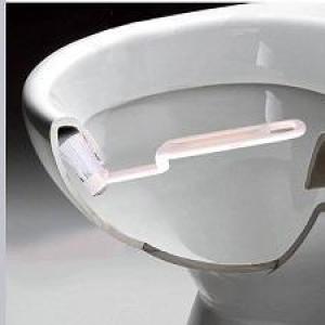 فرشة تواليت منحنية بالحامل 1 قطعة أبيض KM