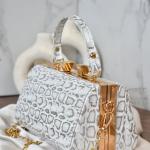 شنطة سواريه