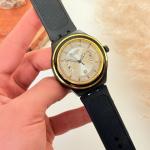 ساعه الswatch باشكال مميزه