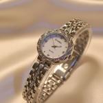 ساعه موديل ماركه شانيل ذهبي وفضي استرس