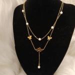 قلادة نسائية رقيقة طبقتين من كرات لؤلؤية و فراشات