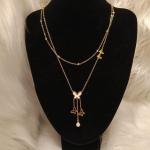 قلادة نسائية طبقتين بشكل فراشات