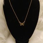 سلسلة بلون ذهبي بتصميم فراشة