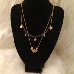 سلسلة نسائية مزينة بنجوم و كراات زرقاء