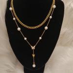 عقد نسائي مزين بتصميم لؤلؤي