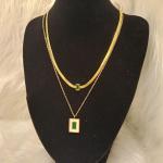 سلسلة نسائية طبقتين بتصميم مربع بداخله كريستال اخضر