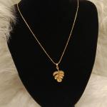 قلادة نسائية بشكل فرع شجرة