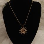 سلسلة نسائية بتصميم شمس