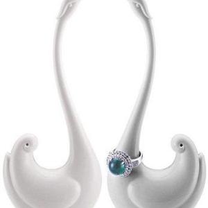 حامل خواتم بجعه أبيض D745 Anya