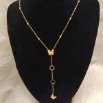 سلسلة نسائية بشكل فراشات مع حلقات