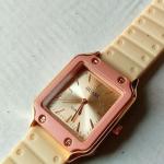 ساعة يد بيج فاتح  مربعة بتحديد روز