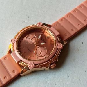 ساعة يد سيمون دائرية