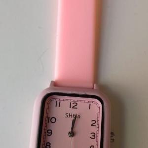 ساعة نسائية روز مستطيلة