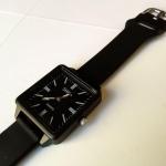 ساعة يد مربعة سوداء