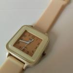 ساعة يد بيج مربعة بتحديد