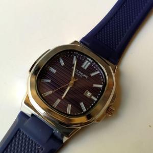 ساعة يد كحلي