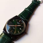 ساعة يد زيتي داكن