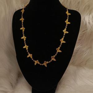 سلسلة بشكل فراشات