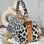 شنطة سواريه